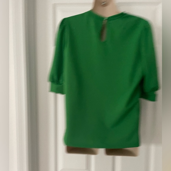 Green Top 💚 ☘️ - Picture 3 of 3